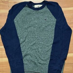 Hollister Men's Navy and Gray Crewneck Sweater